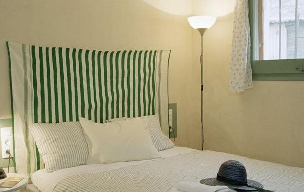 Apartamentos Saltarel-Lo Besalú Chambre photo